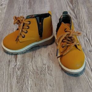 Danglia brown workbook style boots Sz 5.5